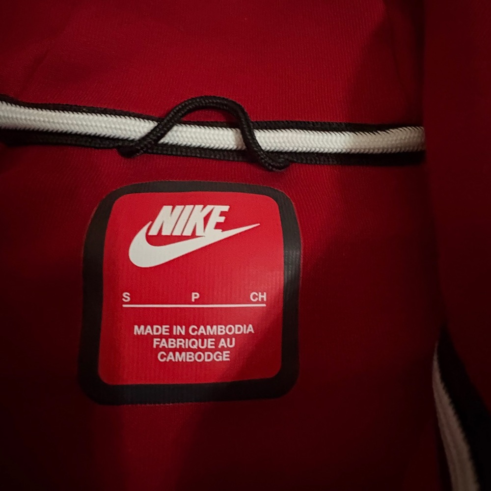Nike Men's Red and Black Performance Jacket - Picture 2 of 2